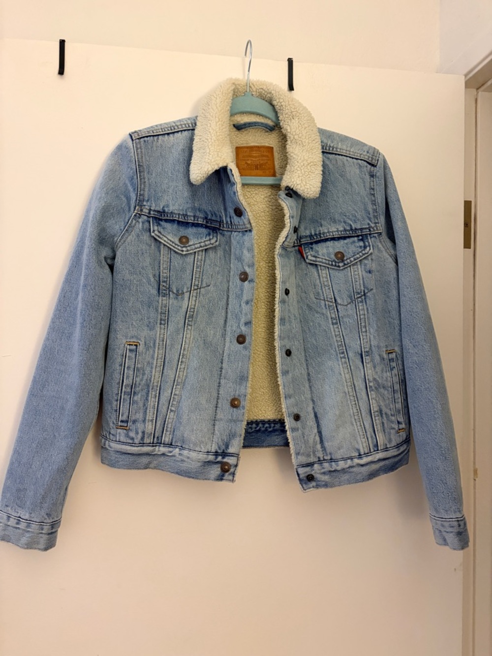 Women’s Levi’s Denim Jacket with Sherpa Lining